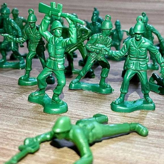 Kit com 48 Soldadinhos de Brinquedo no Pote Sortidos Cor Verde - Imagem 2